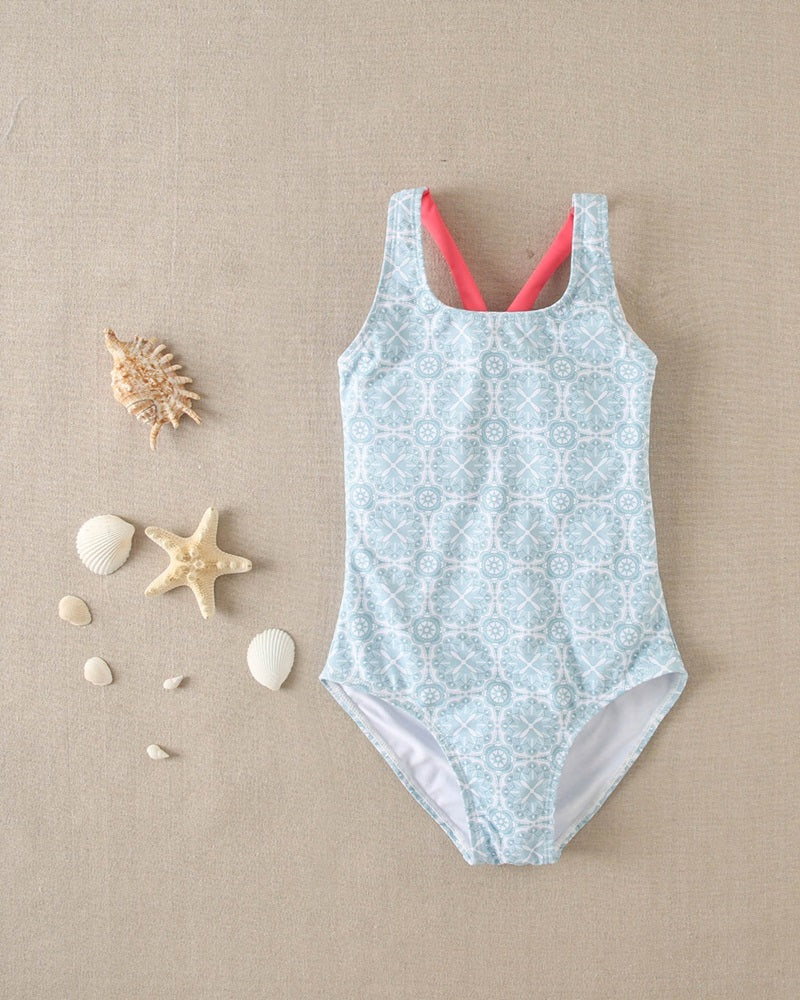 Bañador de niña de estampado retro azul y tirantes fucsia