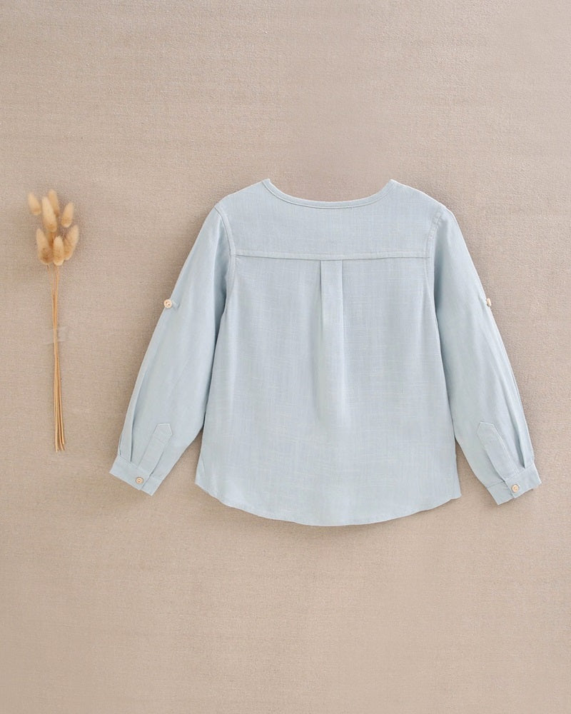 Camisa de niño azul cielo de manga larga