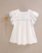 Vestido de niña blanco con bordes en azul y lazo en espalda