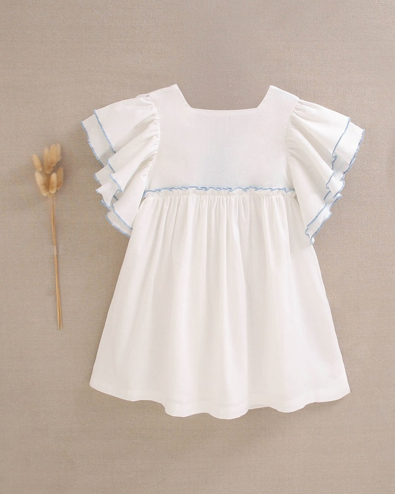 Vestido de niña blanco con bordes en azul y lazo en espalda