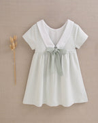 Vestido de niña de rayas verde pastel y blanco con lazo