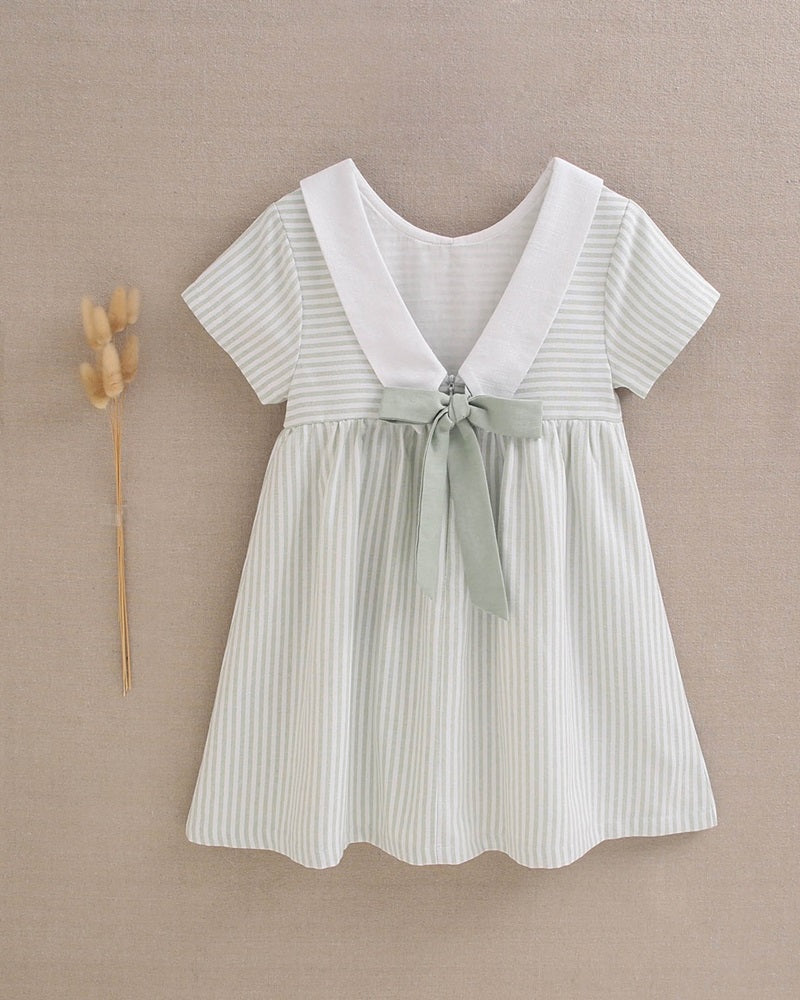 Vestido de niña de rayas verde pastel y blanco con lazo