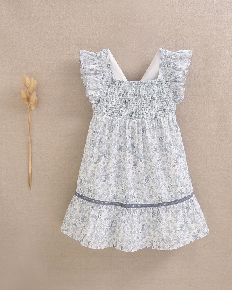 Vestido de niña con estampado floral azul y blanco