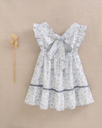 Vestido de niña con estampado floral azul y blanco