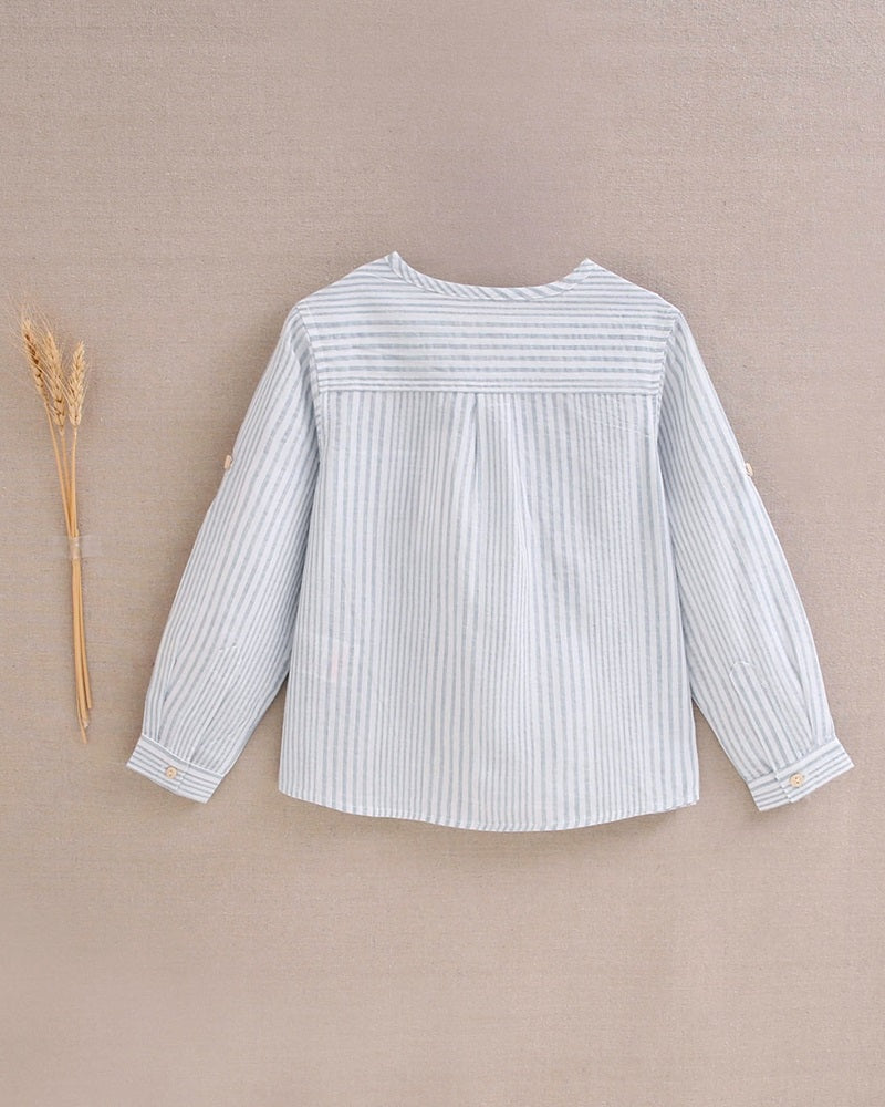 Camisa de niño de rayas azul y blanco