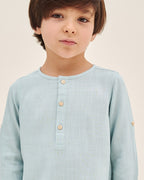 Camisa de niño azul cielo de manga larga