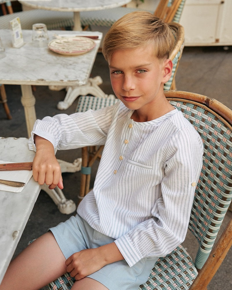 Camisa de niño de rayas azul y blanco