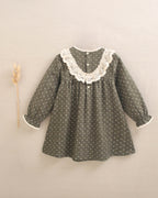 Vestido de niña con estampado hojas